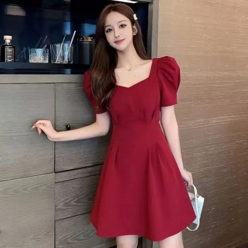 夏季韩版女装收腰显瘦性感方领泡泡袖气质ins裙子