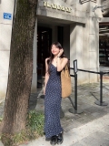 茶歇法式蓝色吊带碎花连衣裙子女夏季2024新款小个子气质收腰