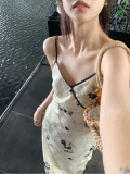 新中式印花吊带连衣裙女夏季新款国风盘扣V领收腰显瘦包臀长裙子