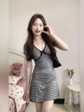 法式v领蝴蝶结格纹连衣裙子女2024夏季新款纯欲辣妹收腰包臀