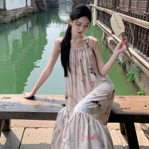 蝴蝶印花碎花串珠吊带裙夏季女花边中长款系带度假风连衣裙