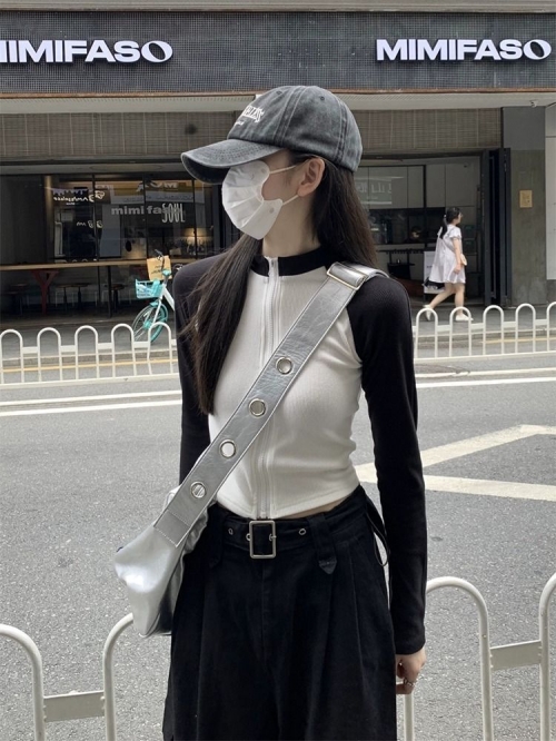 甜酷风立领撞色拼接长袖T恤女秋季气质修身显瘦短款上衣